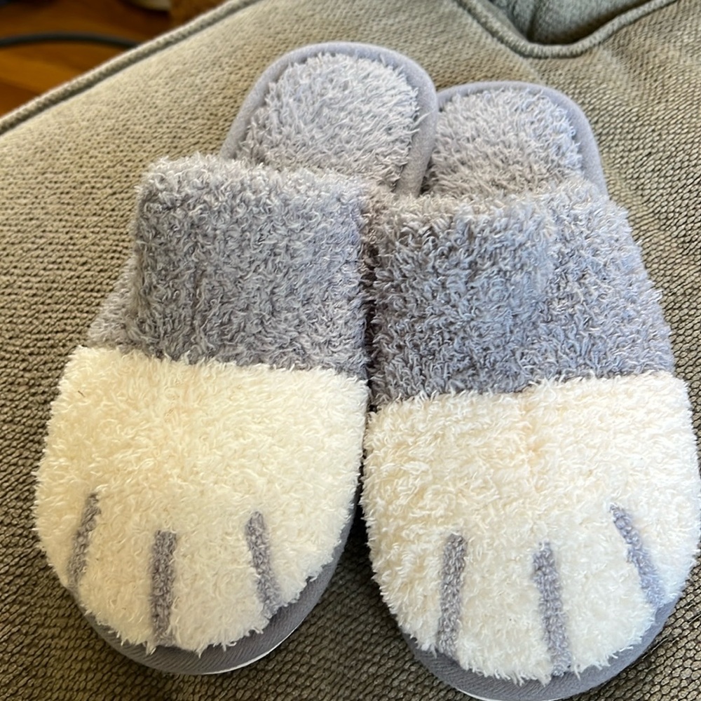 Bunny house slippers, brand new